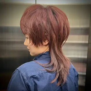 ミディアム ウルフとデザイン カラーの神のヘアスタイル