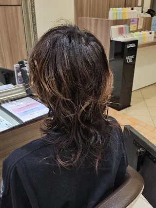 セミロング カラー メンズ ナチュラル暖色カラー 🤎 佐藤栞のヘアスタイル