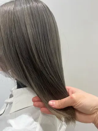 ミディアム ベージュカラー/ いぢちるみのヘアスタイル