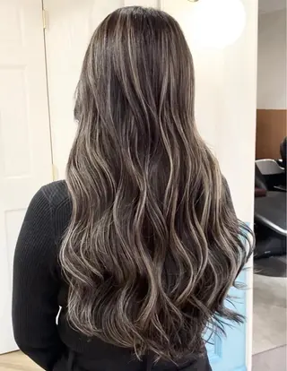 ロング salowin 原宿 aroa所属・韓国／ハッシュカット ／透明感カラー／金野のヘアスタイル