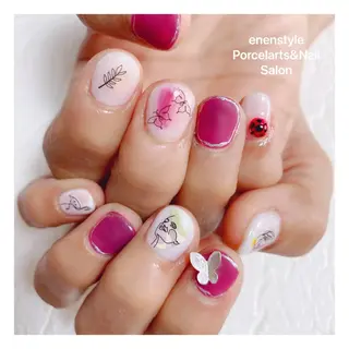 ショート ネイル 👑enen style👑のネイルデザイン