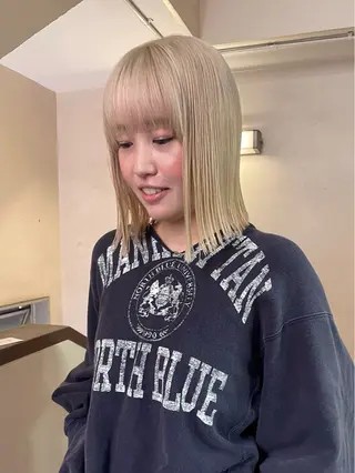 ショート カラー mio ／ハイトーンのヘアスタイル