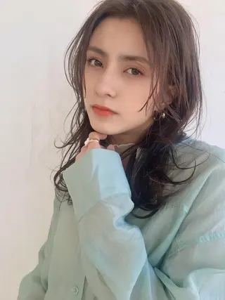 セミロング 鎌倉 彩のヘアスタイル