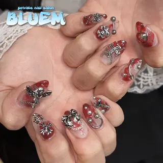 ネイル BLUEM なな🐶のネイルデザイン