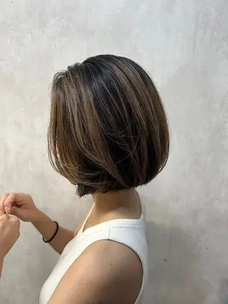 ショート カラー ハイライト/レイヤー ミルクティー/山本のヘアスタイル