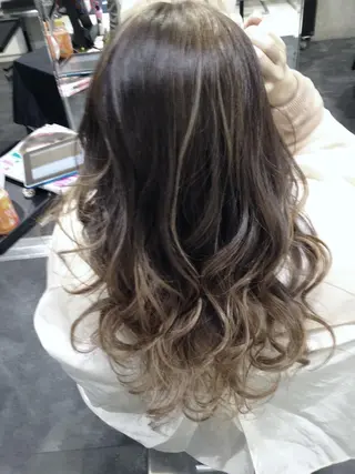 ミディアム カラー AMI Hair  supply所属・髪質改善カラー 韓国風レイヤーのヘアスタイル