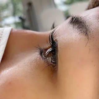 マツエク・マツパ hairdressing salon　mulum所属・Kasumi 店長のマツエク・マツパデザイン