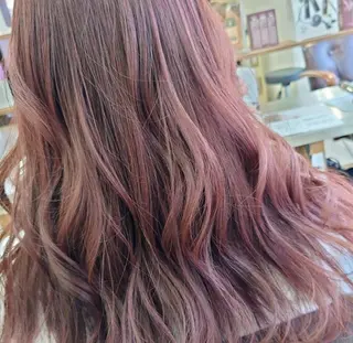 ミディアム 宮内 陽菜のヘアスタイル