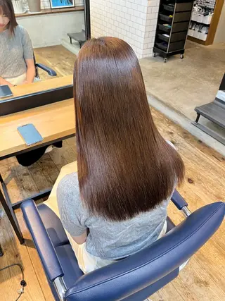 セミロング 伊藤ゆかり/髪質改善 /透明感カラーのヘアスタイル