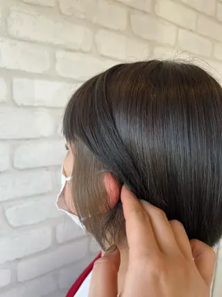 ショート カラー 石崎 真維のヘアスタイル
