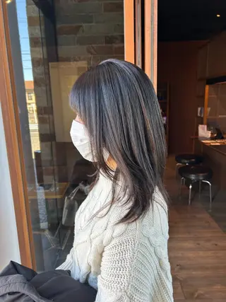セミロング 村松 麻菜のヘアスタイル