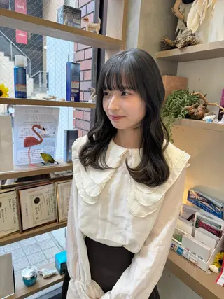 セミロング 透明感カラー/顔周り カット/レイヤーにかのヘアスタイル