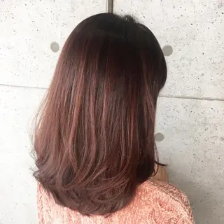 ミディアム 足立 磨咲のヘアスタイル