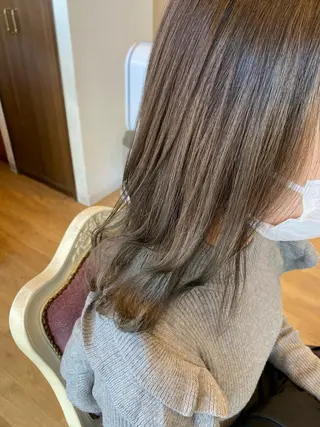 ロング 岡本 真実のヘアスタイル