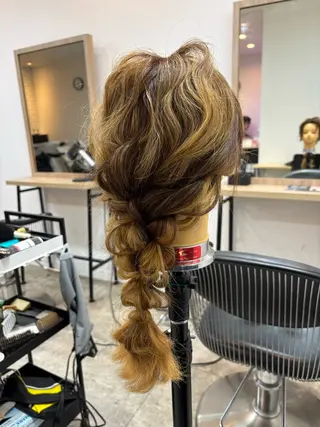 ロング TRUNK所属・大阪／ハイトーン ／アレンジ／りなのヘアスタイル