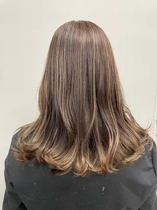 セミロング 🌈デザインカラー MISAKI🐰のヘアスタイル