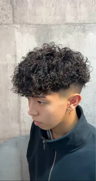 ミディアム 👑パーマの王様👑 【メンズ専門店】のヘアスタイル