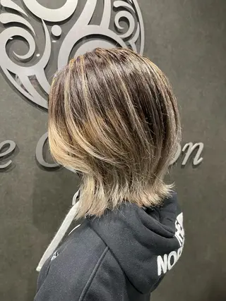 ミディアム ハイトーン ／ レイヤー/吉田陸斗のヘアスタイル