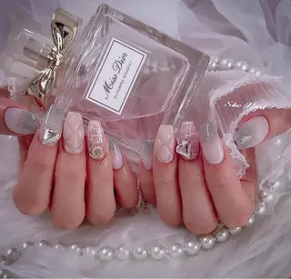ネイル She   Nail所属・ISA_ BELLAのネイルデザイン