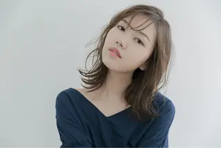 ミディアム カラー robe所属・ツジガキ ユウスケのヘアスタイル