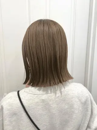 ショート カラー ぱつっとボブ/ 小野あかねのヘアスタイル