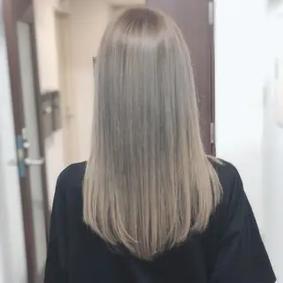 ロング カラー ヤナ マネージャーのヘアスタイル