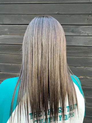 カラー 長南 やよいのヘアスタイル