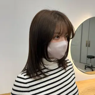 セミロング 小森聖奈 韓国風レイヤーカットのヘアスタイル