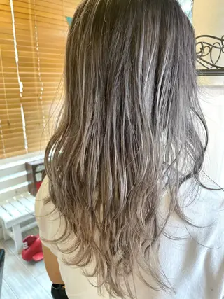 ミディアム カラー SALOWIN池袋East店3F所属・インナーカラー 推し ブリーチ 髪質改善のヘアスタイル