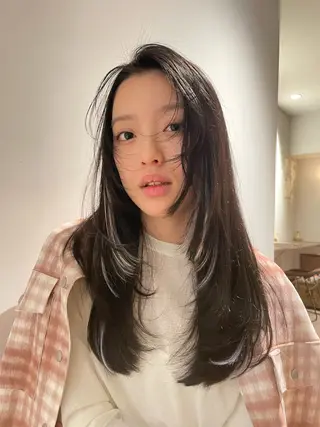 ロング カラー 🤍透明感カラー/ レイヤー/SUのヘアスタイル