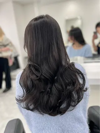 ロング カラー オリーブカラー🫒 レイヤーカット✂︎のヘアスタイル