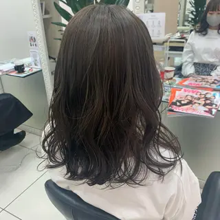 セミロング カラー ウスイ ハルカのヘアスタイル