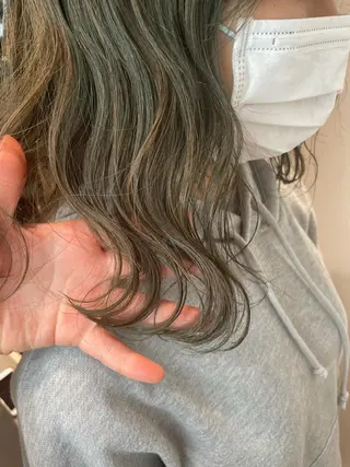 セミロング stair:case 武蔵小杉店所属・艶カラーリスト 牛込萌香のヘアスタイル