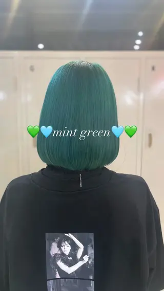 ショート カラー HIKARI🐈‍⬛ レイヤー×デザインのヘアスタイル