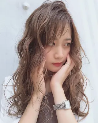 ロング カラー ヘアアレンジ シアーベージュニスト 🥣大石亜里紗のヘアスタイル