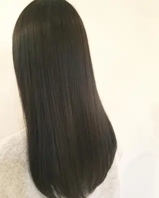 ミディアム カラー conne& ririのヘアスタイル