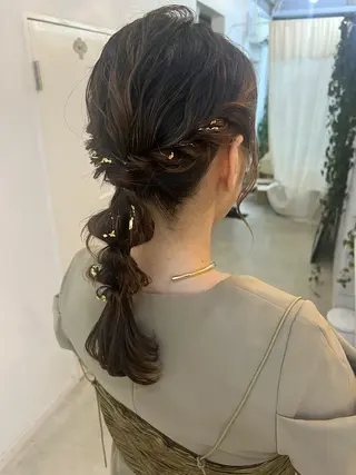 ヘアアレンジ YUI ハイトーンカラーのヘアスタイル