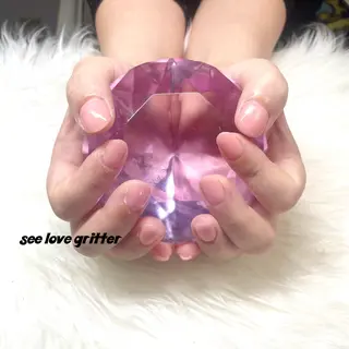 ミディアム see love gritterのネイルデザイン