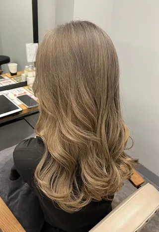 ロング カラー N° aria 三軒茶屋のヘアスタイル