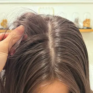 ミディアム カラー ミルクティー× グレージュMOMOのヘアスタイル