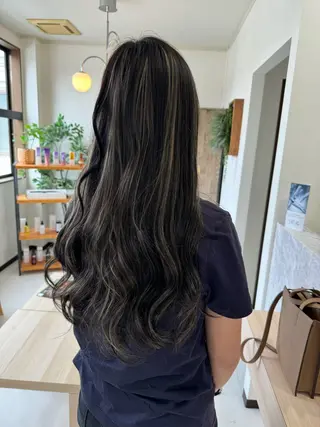 ロング 手塚 麗のヘアスタイル