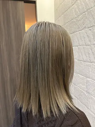 ミディアム カラー IVERA二刀流⚔️ 横野圭⚔️のヘアスタイル