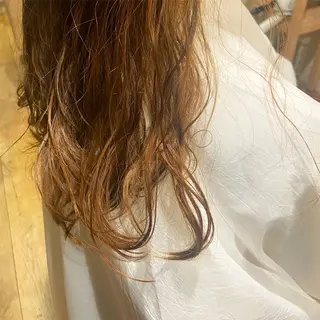 ロング パーマ 岡田 優香のヘアスタイル