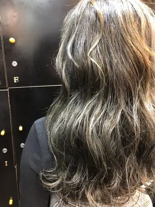 セミロング シールエクステ/ ハイトーンカラーのヘアスタイル