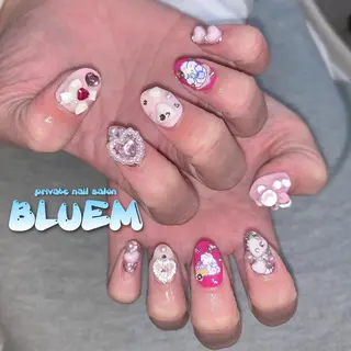 ネイル BLUEM なな🐶のネイルデザイン