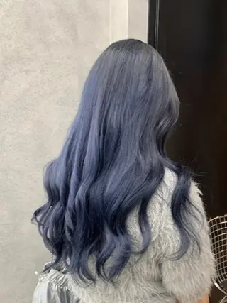 ロング カラー ヘアテラス エムナラテンのヘアスタイル