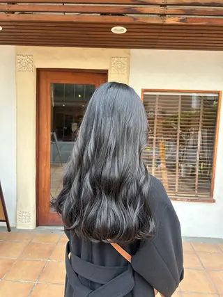 ロング カラー putri 川邉 優花のヘアスタイル