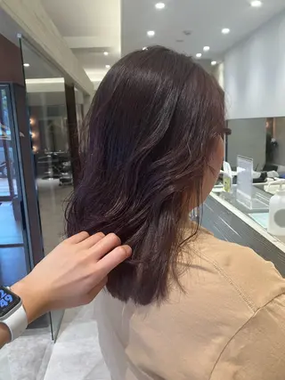 セミロング カラー サキ🤍ハイトーン 🩰くびれ巻きヘアのヘアスタイル