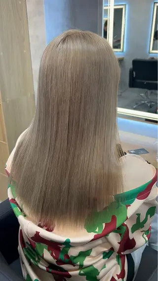 カラー グレージュ/ベージュ 透明感カラーYUTAのヘアスタイル