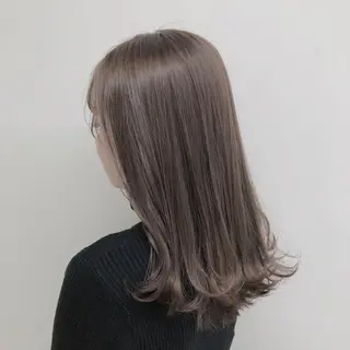 ミディアム カラー レイヤーカット 透明感カラーのヘアスタイル